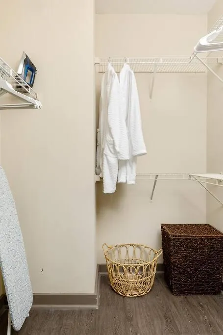 公寓 Dt Charm Apt With Pool,Gym,Wine,Wkspace, Free Parking 夏洛特 美国